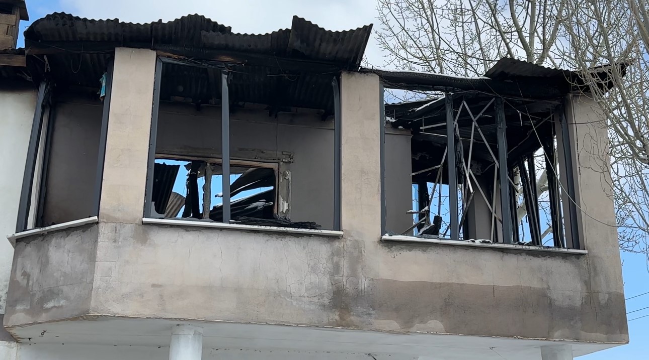yuksekovada cikan yanginda bir ev kullanilamaz hale geldi 14 Nr7cSNLQ