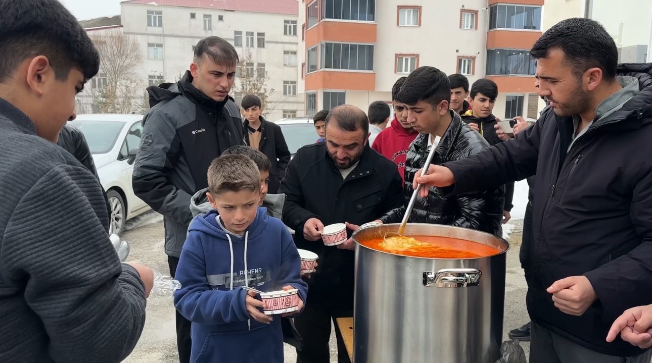 yuksekovada cuma namazi sonrasi cemaate keledos ikram edildi 0 sl7hNZ13