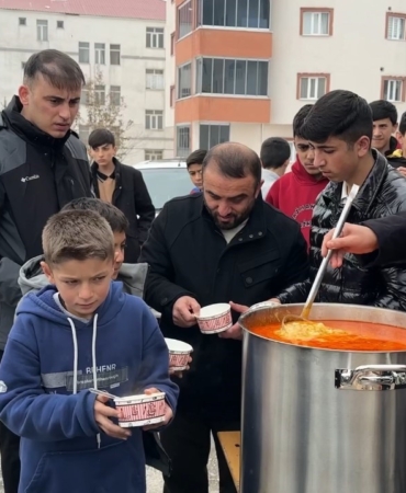 yuksekovada-cuma-namazi-sonrasi-cemaate-keledos-ikram-edildi-E22TMmVg.jpg