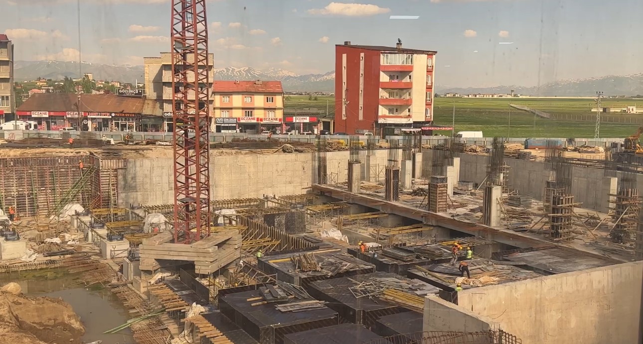 Yüksekova’da dev sağlık yatırımı: Yüksekova Devlet Hastanesi ek binasında çalışmalar hızlandı 13 yuksekovada dev saglik yatirimi yuksekova devlet hastanesi ek binasinda calismalar hizlandi 9 EFOkhunJ