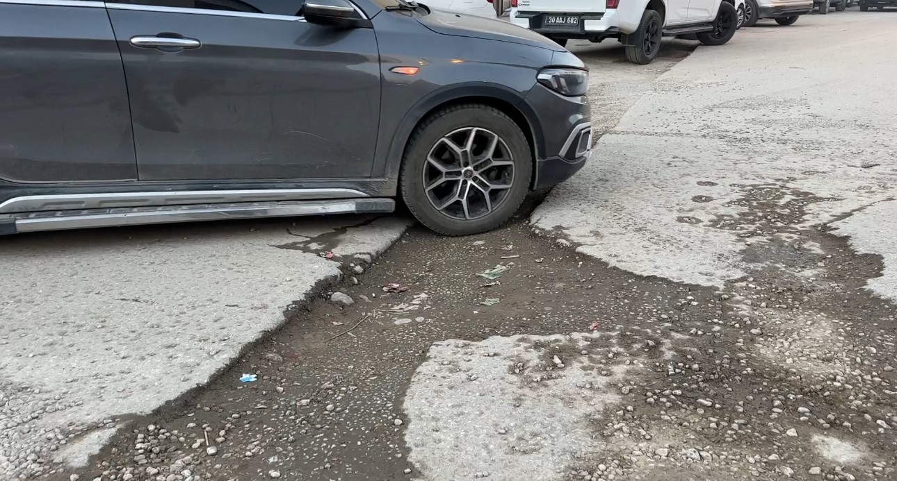 yuksekovada dogal gaz kazilarindan dolayi yollar kullanilmaz hale geldi 1 ZwNukje9