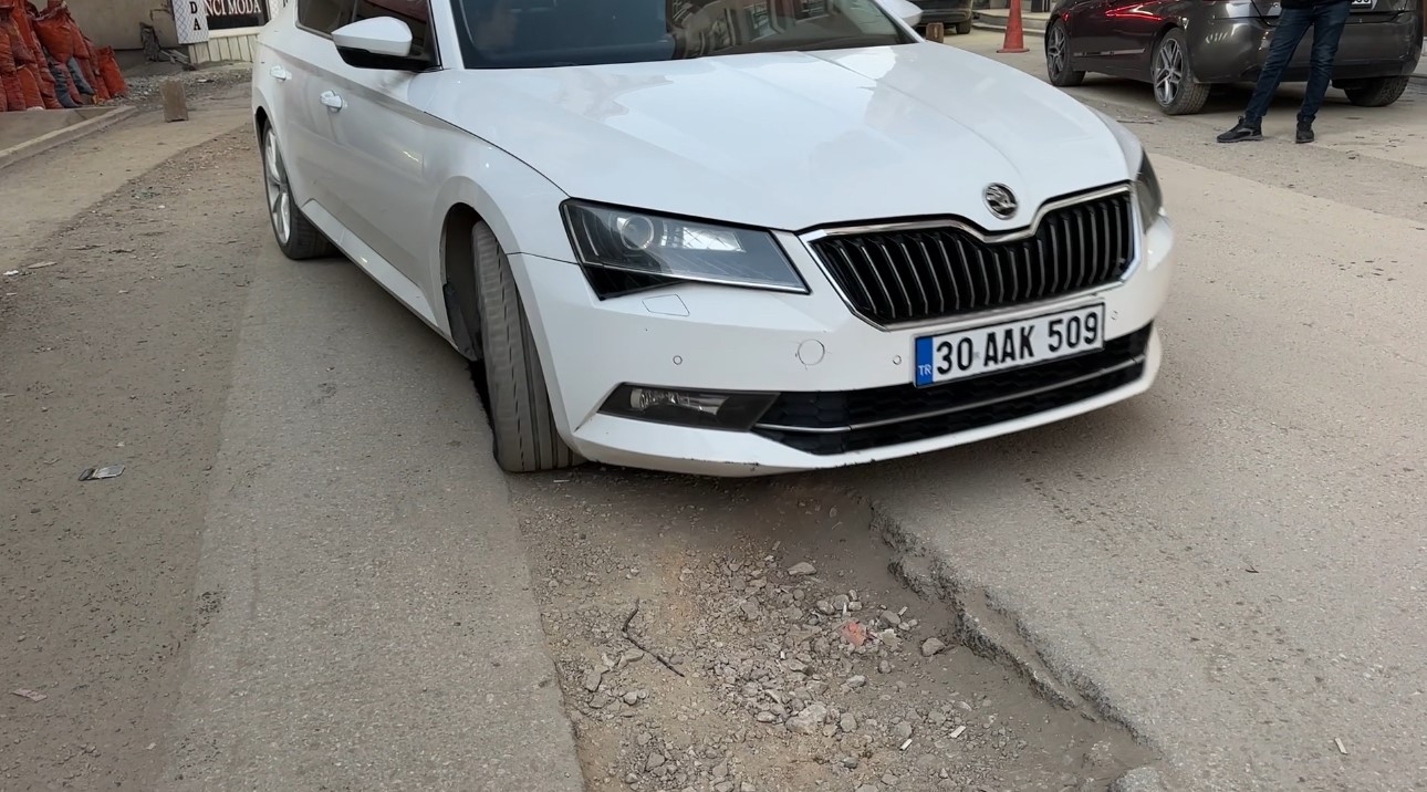 yuksekovada dogal gaz kazilarindan dolayi yollar kullanilmaz hale geldi 2