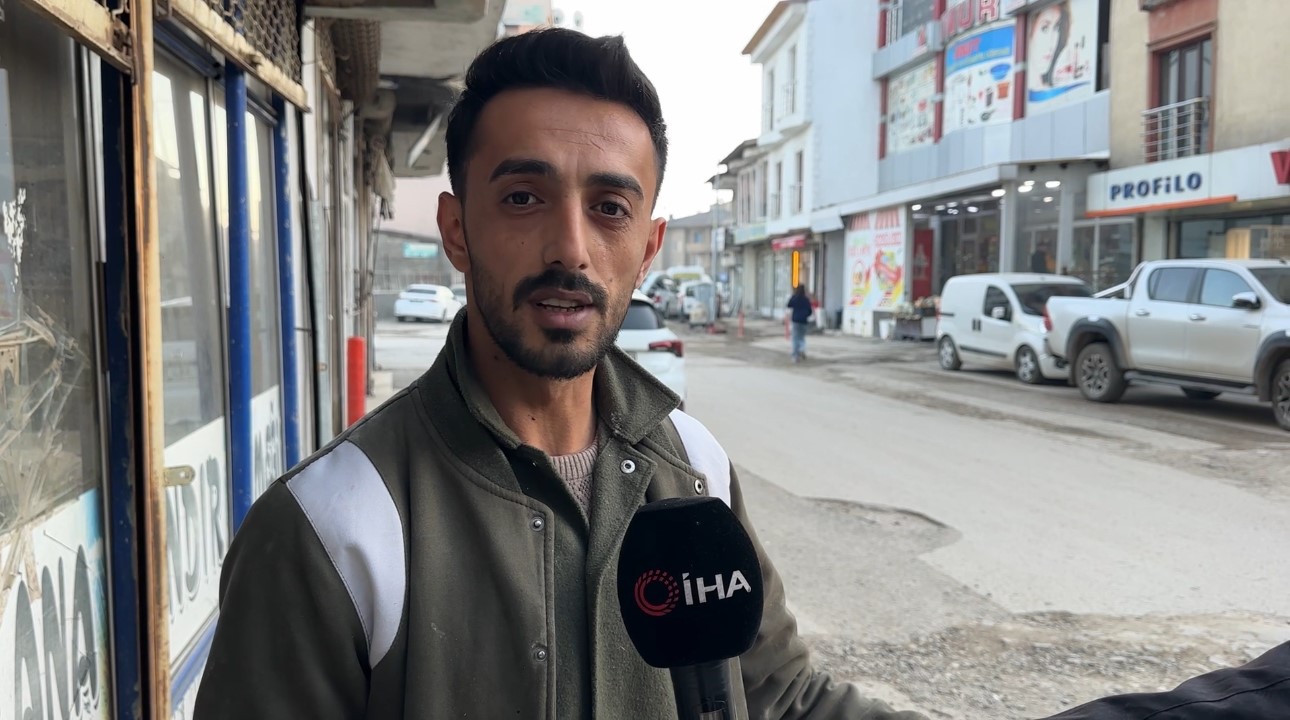 yuksekovada dogal gaz kazilarindan dolayi yollar kullanilmaz hale geldi 3 aUAufumy