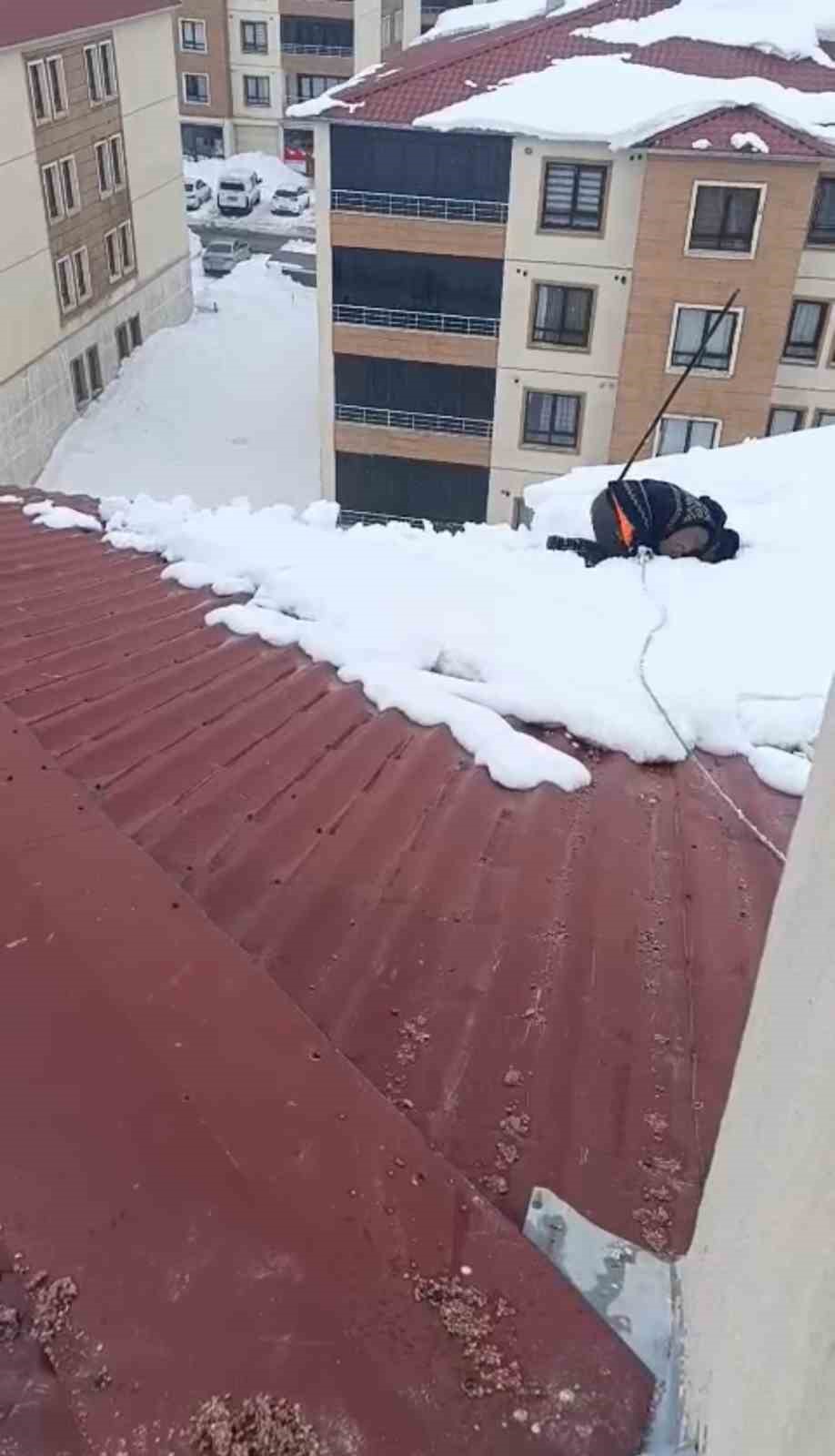 yuksekovada dondurucu soguga ragmen catida ibadet kar uzerinde namaz kildi 3 cp8wcn9R