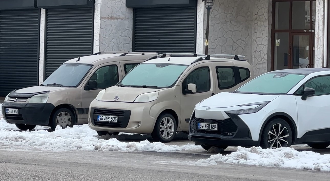 yuksekovada dondurucu soguklar araclar ve catilar buz tuttu 6 EAnFBD3u