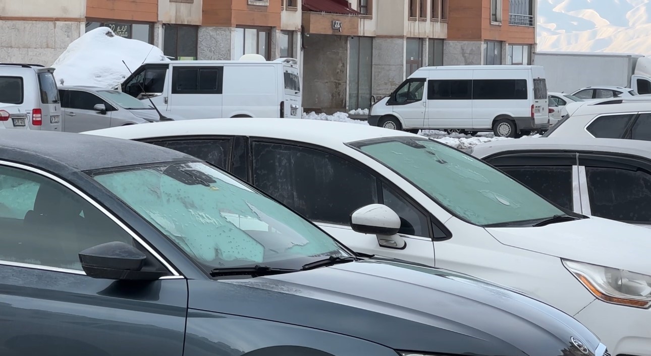 yuksekovada dondurucu soguklar araclar ve catilar buz tuttu 7 zKCiWqKN