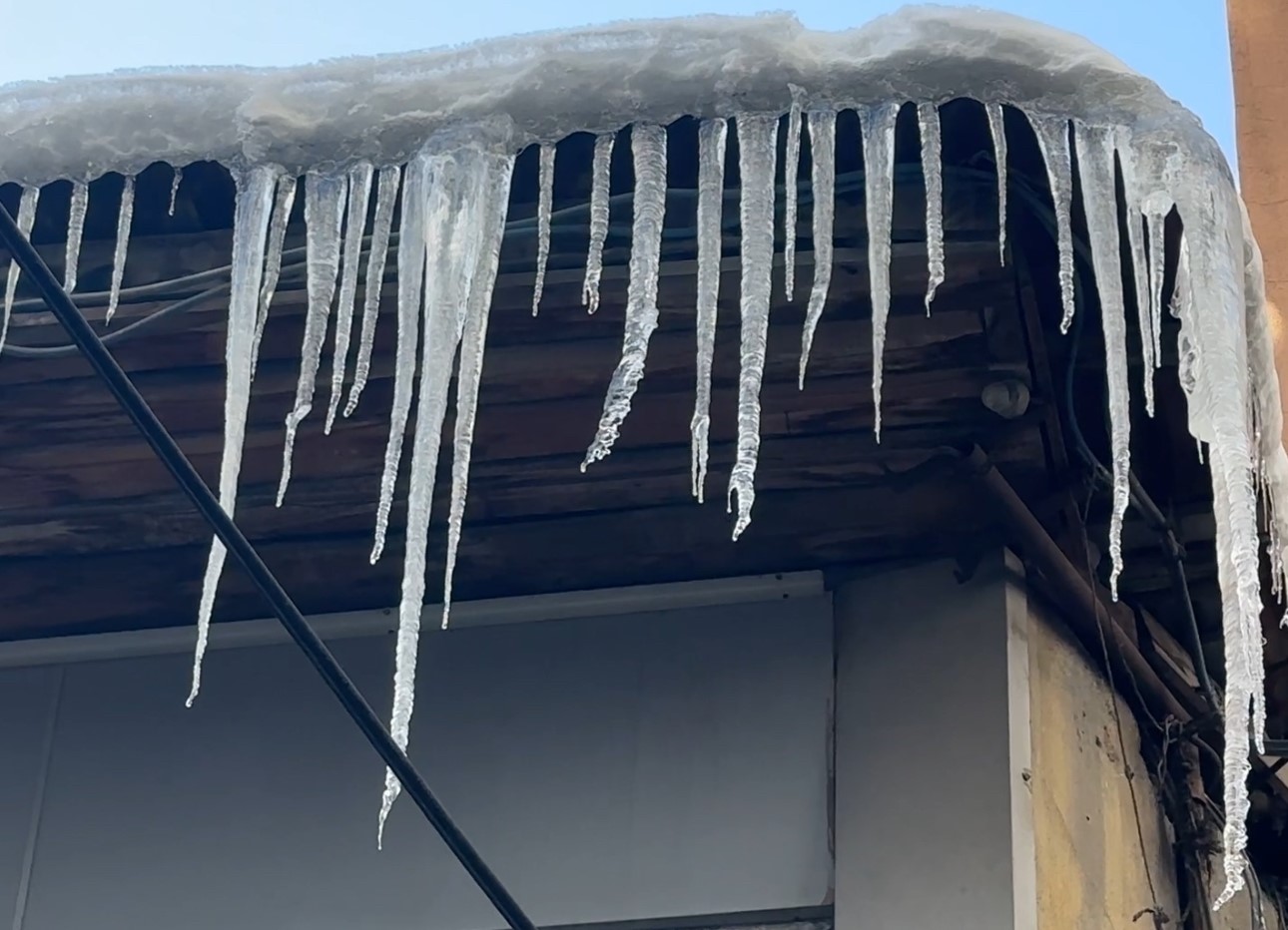 yuksekovada dondurucu soguklar buz sarkitlarinin boyu 1 metreyi asti 7 7VgiHkMn