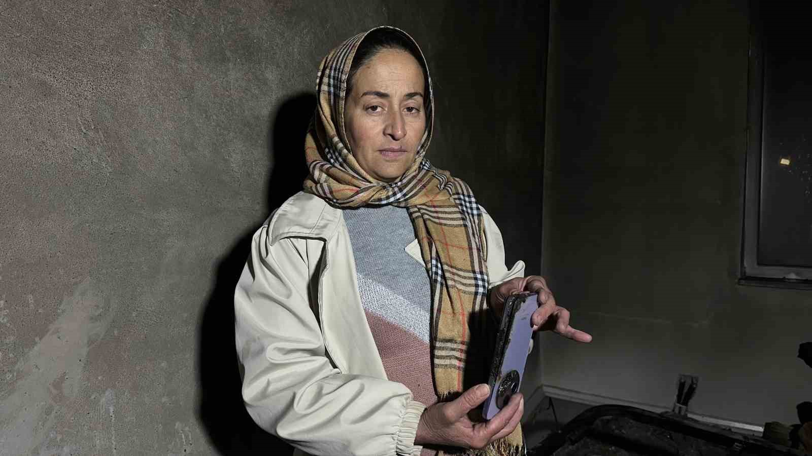 Yüksekova’da evde patlayan telefon yürekleri ağza getirdi: Kartal ailesi ölümden döndü 4 yuksekovada evde patlayan telefon yurekleri agza getirdi kartal ailesi olumden dondu 0 CMvpPOKp