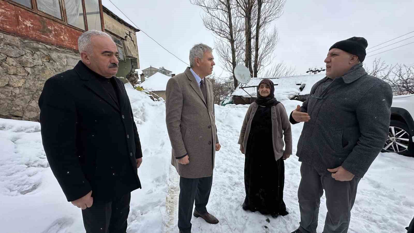 yuksekovada evi coken yasli kadina devlet sefkati yalniz birakmayacagiz 10 t36XE8Ku