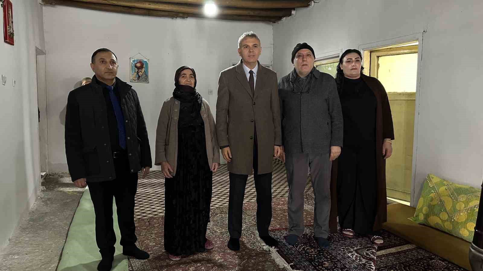 yuksekovada evi coken yasli kadina devlet sefkati yalniz birakmayacagiz 11 MwwwyCLh