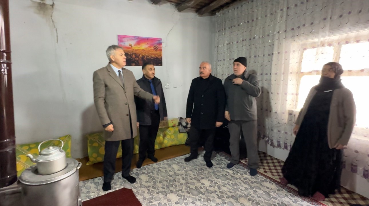 yuksekovada evi coken yasli kadina devlet sefkati yalniz birakmayacagiz 5