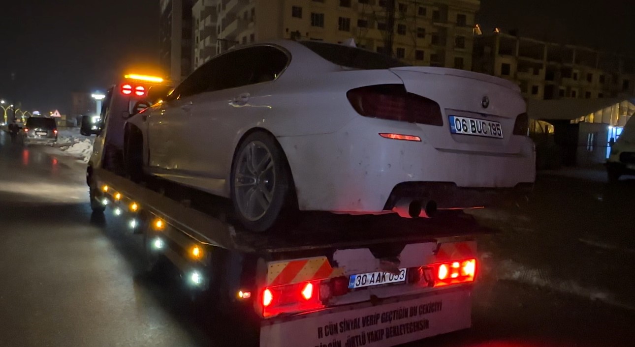 yuksekovada gizli buzlanma zincirleme kazaya neden oldu 7 OunKIC2v