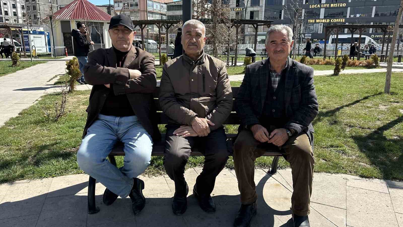 yuksekovada gunes yuzunu gosterdi vatandaslar parklara akin etti 11 KPSJPHXM