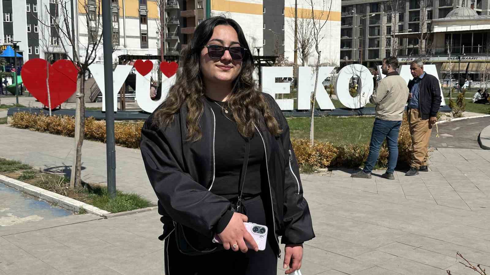 yuksekovada gunes yuzunu gosterdi vatandaslar parklara akin etti 12