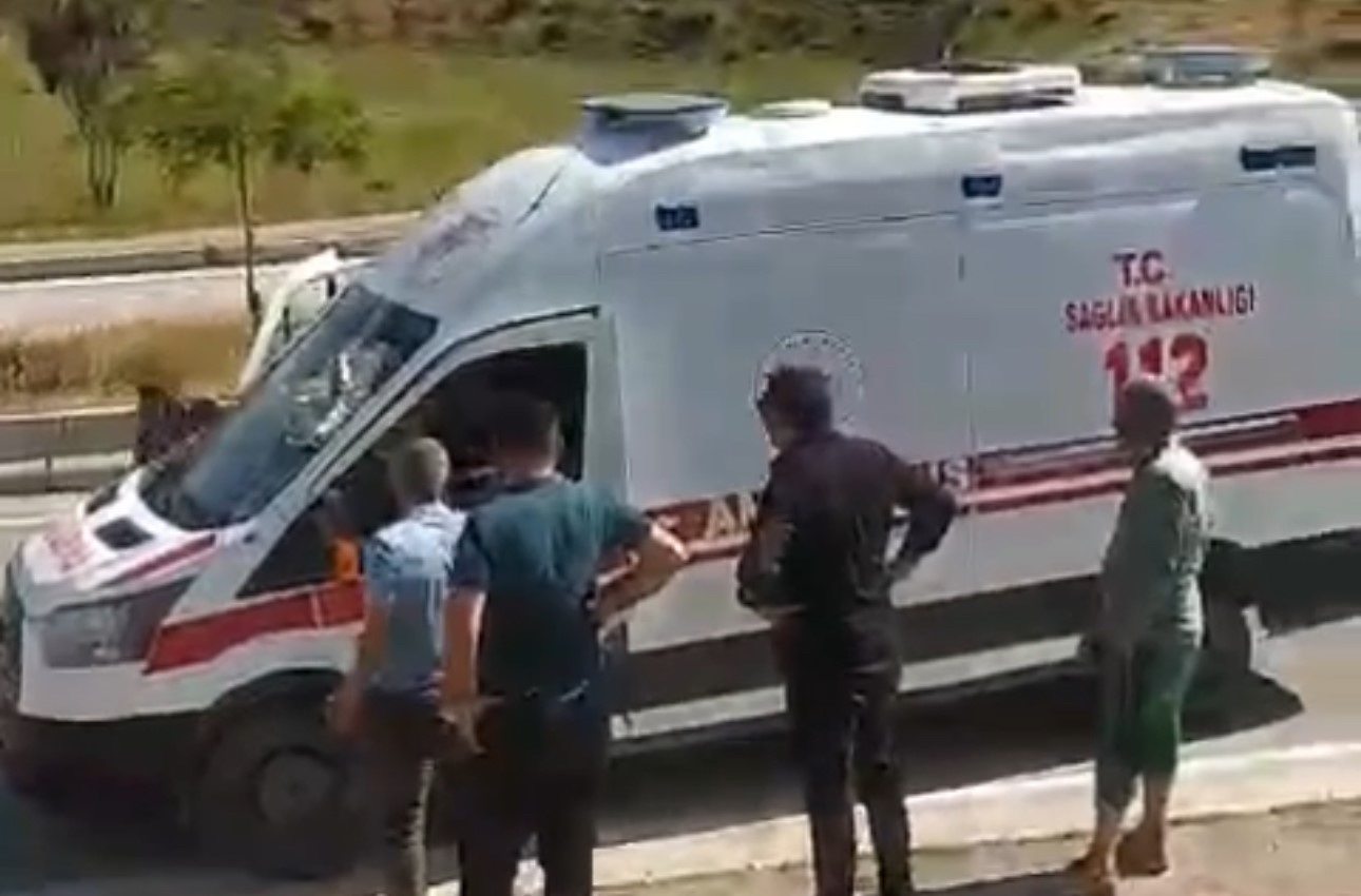Yüksekova’da hafriyat yüklü kamyon devrildi 5 yuksekovada hafriyat yuklu kamyon devrildi 1 QmU3g9dV