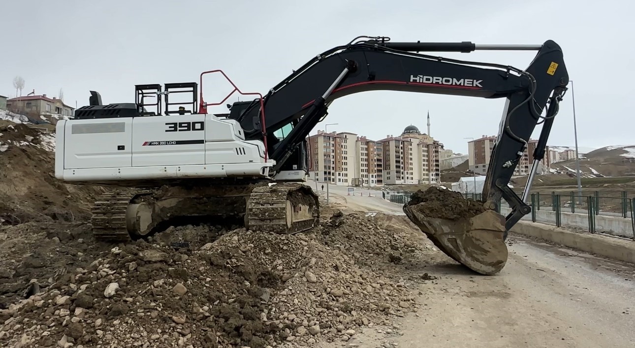 yuksekovada heyelan bolgesinde calismalar suruyor 10 XmNPgXd2