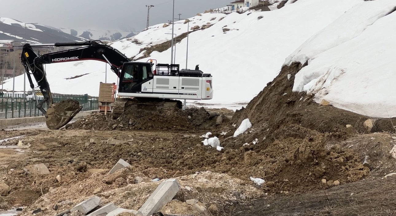 yuksekovada heyelan bolgesinde calismalar suruyor 13 Vhwa19BB