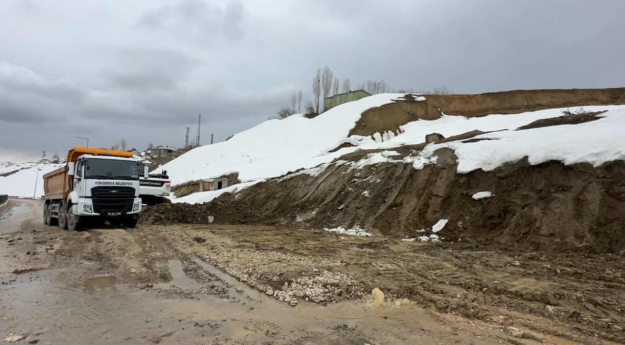 yuksekovada heyelan bolgesinde calismalar suruyor 2
