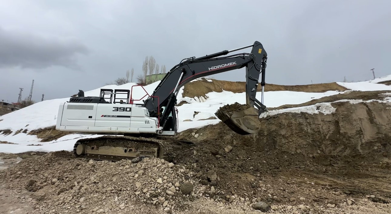 yuksekovada heyelan bolgesinde calismalar suruyor 4 55SjQ8lD