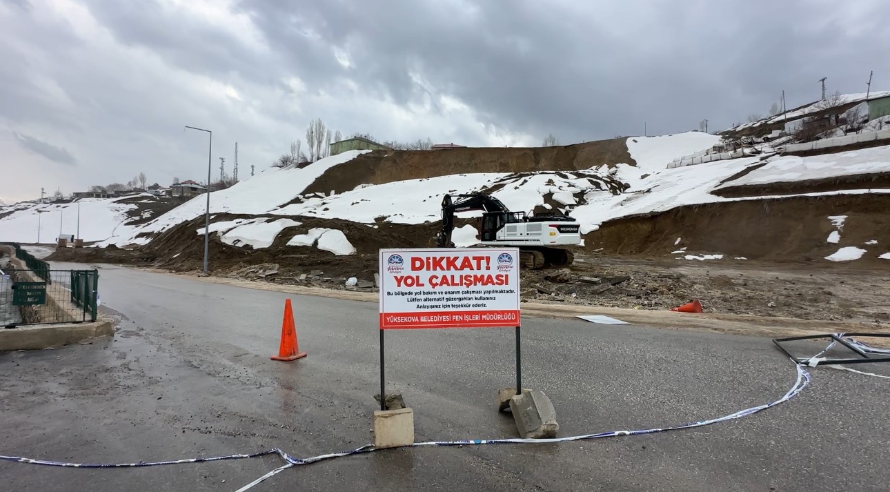 yuksekovada heyelan pizok yolu 5 gundur tek serit acik 1 kw2jvZhC