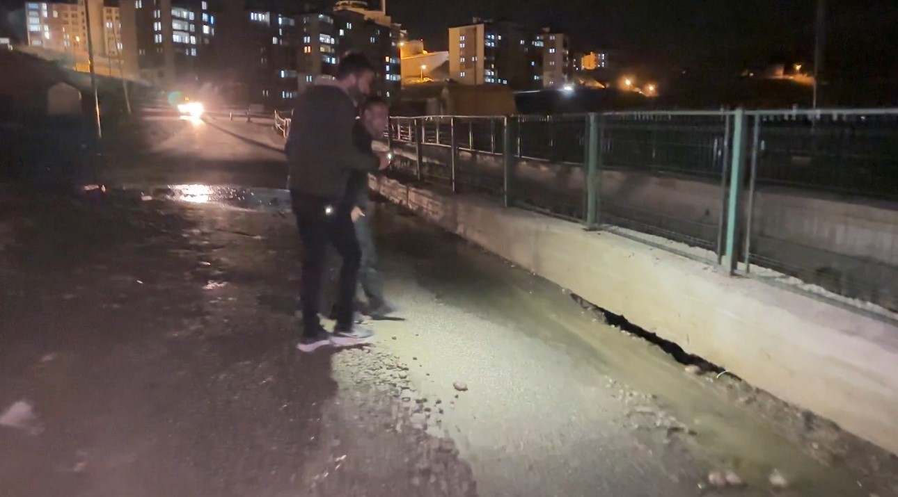 yuksekovada heyelan pizok yolu trafige kapatildi 4 IRSFsquJ