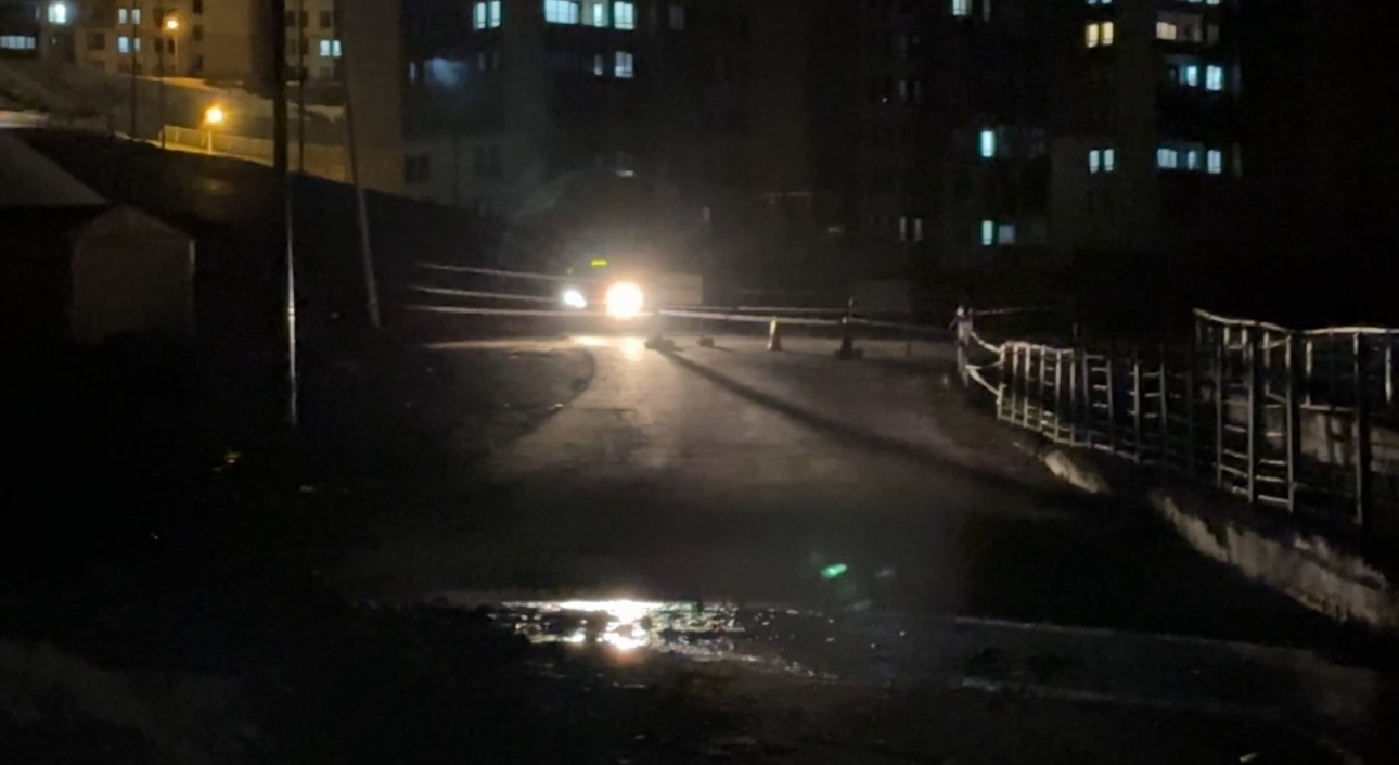 yuksekovada heyelan pizok yolu trafige kapatildi 8 iP7FdgDg