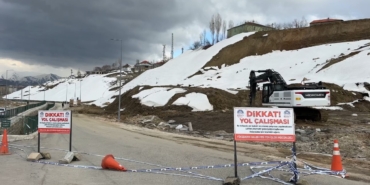 yuksekovada-heyelan-trafik-3-gundur-tek-seritten-saglaniyor-cLpVaySg.jpg