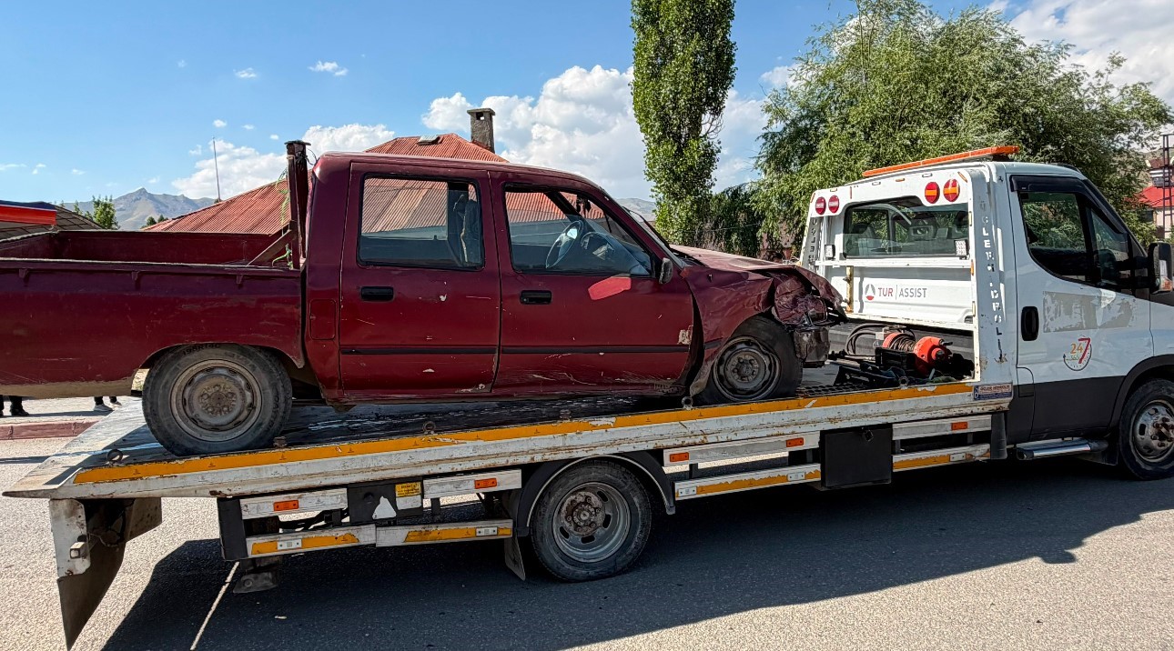 yuksekovada iki ayri kazada 8 kisi yaralandi 2 v1BCKeBD