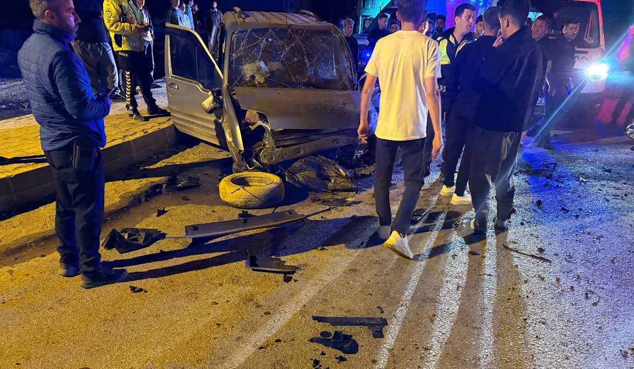 yuksekovada iki ayri kazada 8 kisi yaralandi 4 B6uKUCYK