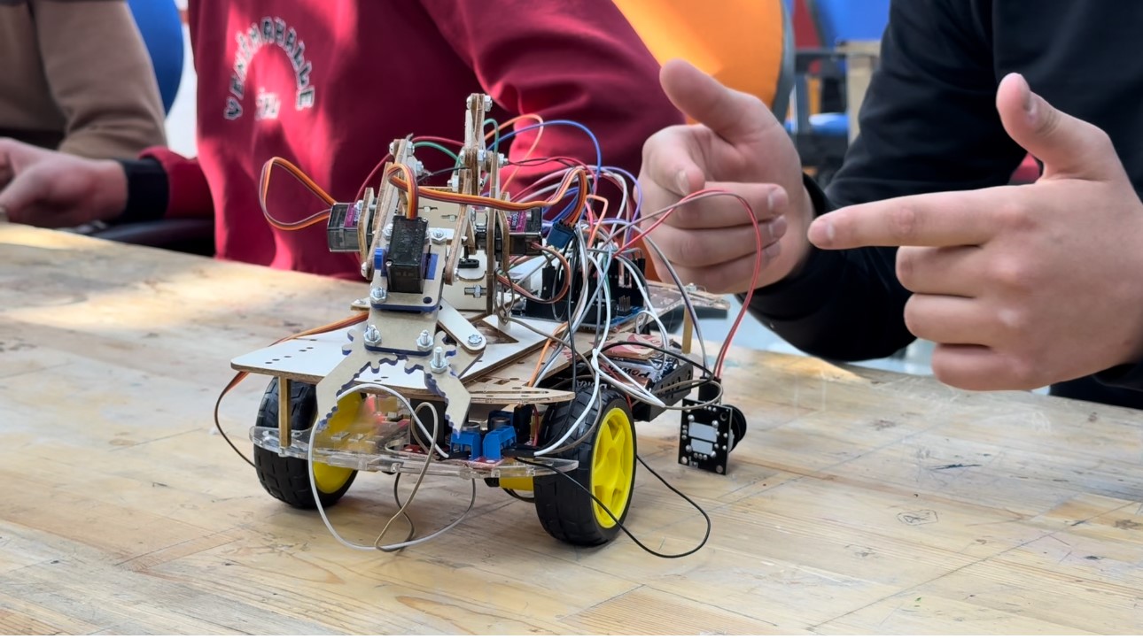 yuksekovada ilk robotik takimi bezoar istanbul yolcusu 11 2U3qJRYV