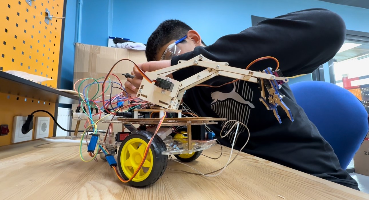yuksekovada ilk robotik takimi bezoar istanbul yolcusu 4 CmE1MVEa