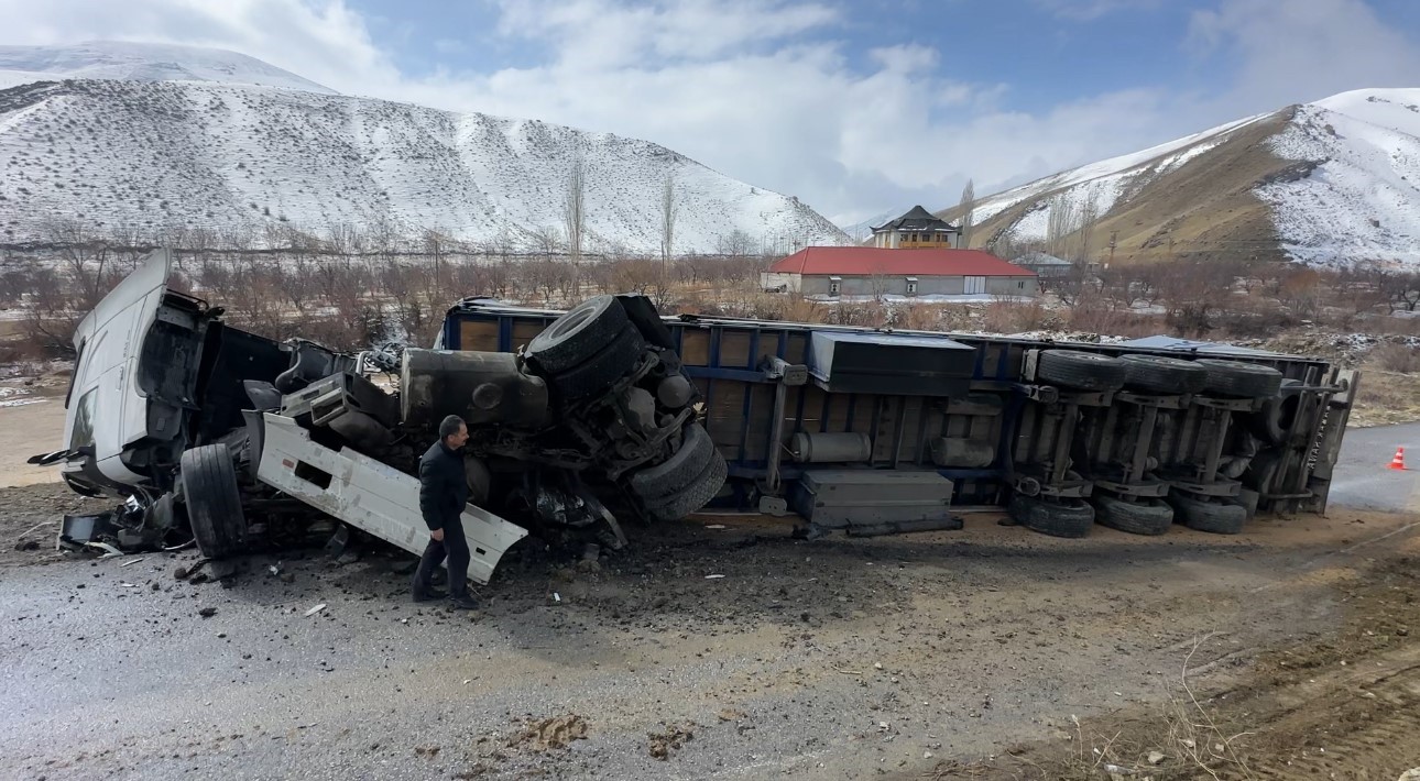 yuksekovada iran plakali tir devrildi 1 yarali 2 O7UbwMGF