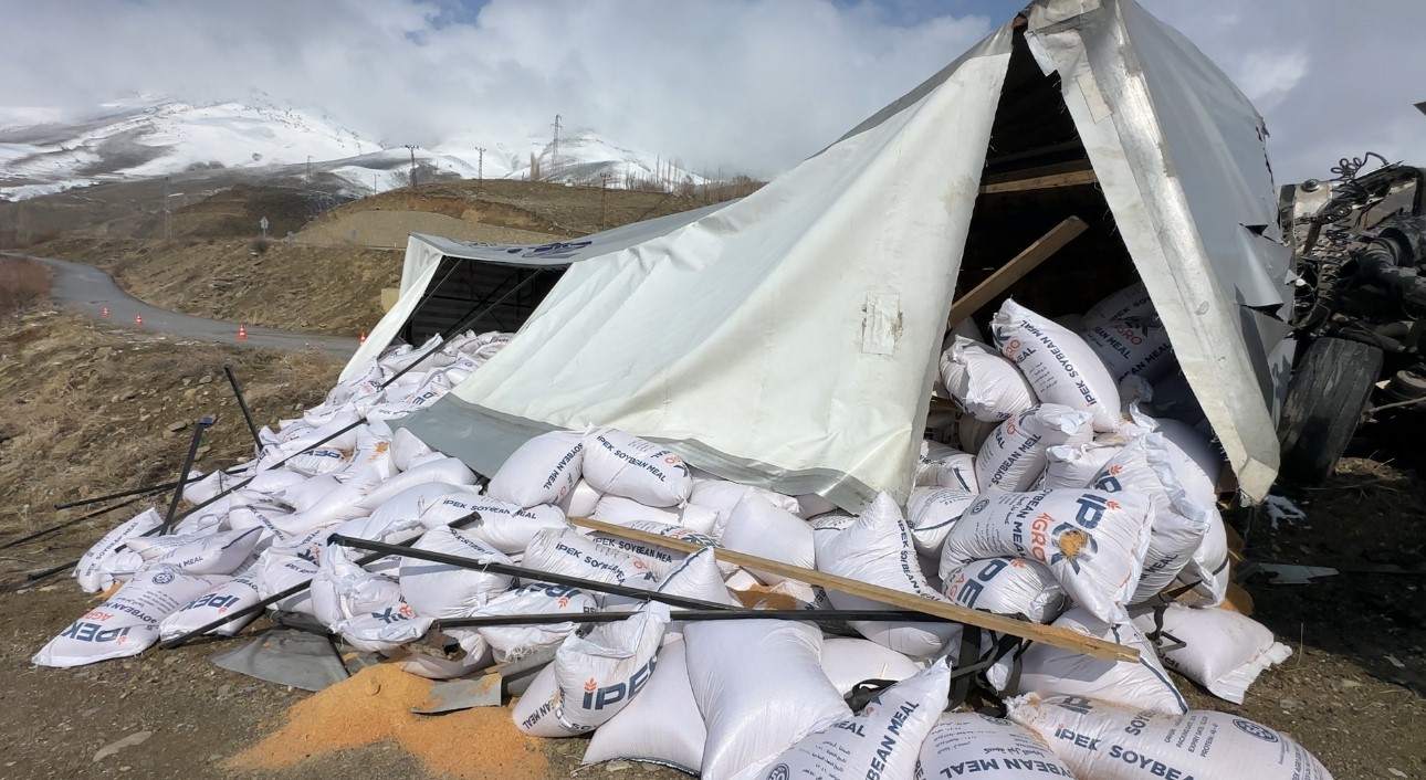 yuksekovada iran plakali tir devrildi 1 yarali 6 3y5C9ymG