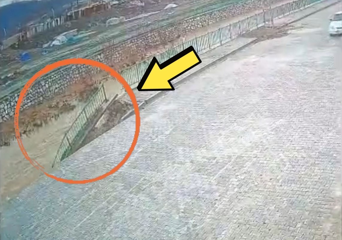 Yüksekova’da istinat duvarı çöktü 4 yuksekovada istinat duvari coktu 0 z1XPHtuw
