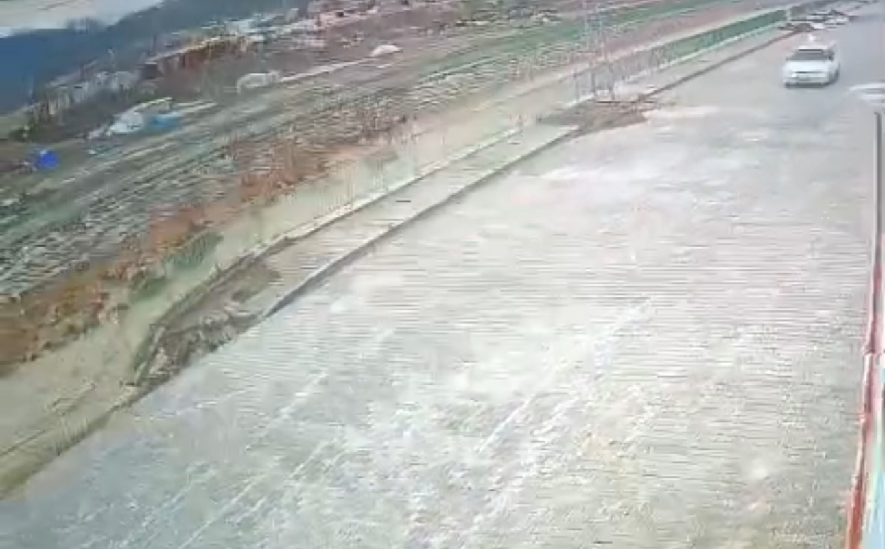 Yüksekova’da istinat duvarı çöktü 7 yuksekovada istinat duvari coktu 3 RGCDkXLr