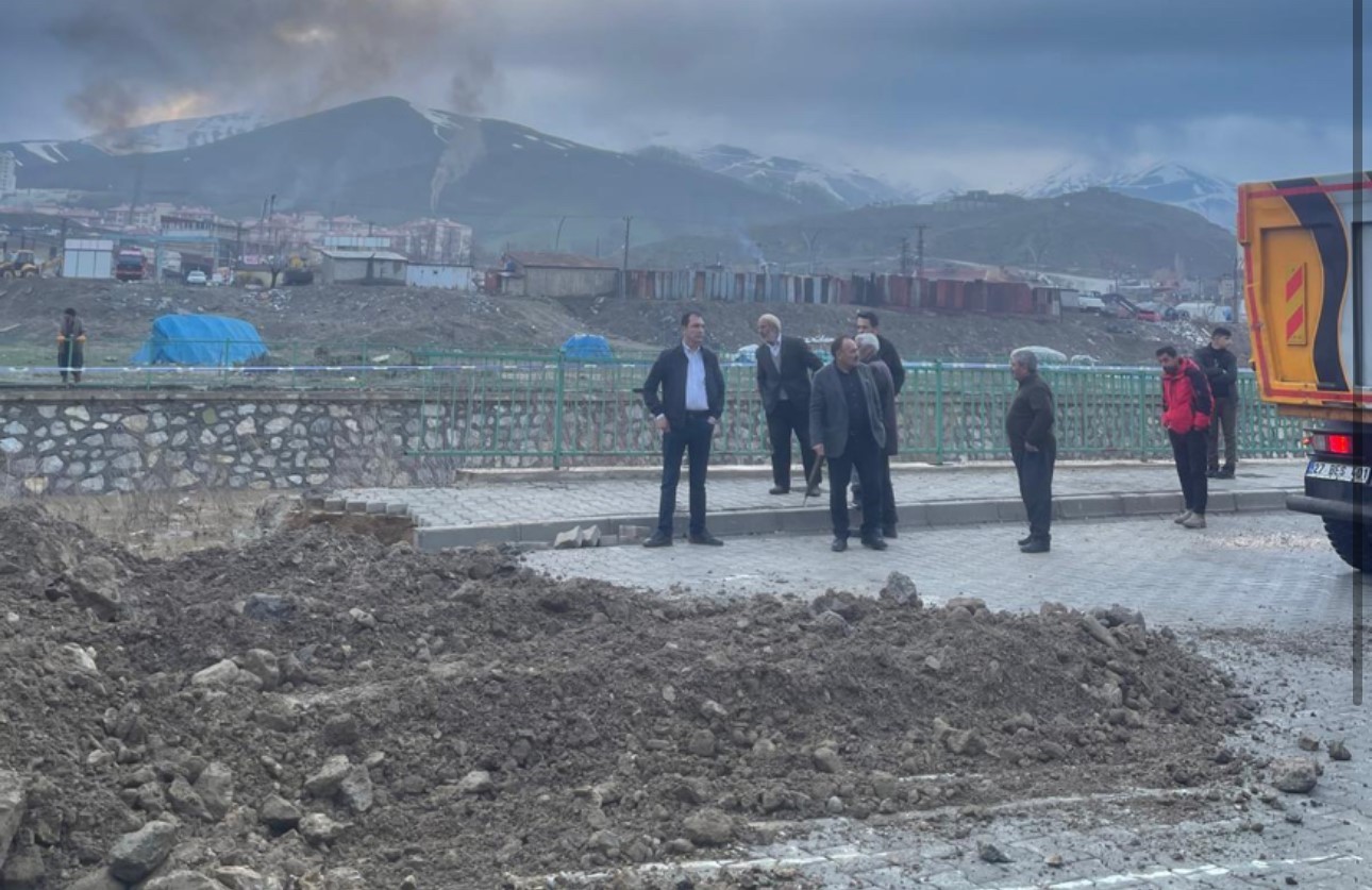 Yüksekova’da istinat duvarı çöktü 8 yuksekovada istinat duvari coktu 4 88yqK7dY