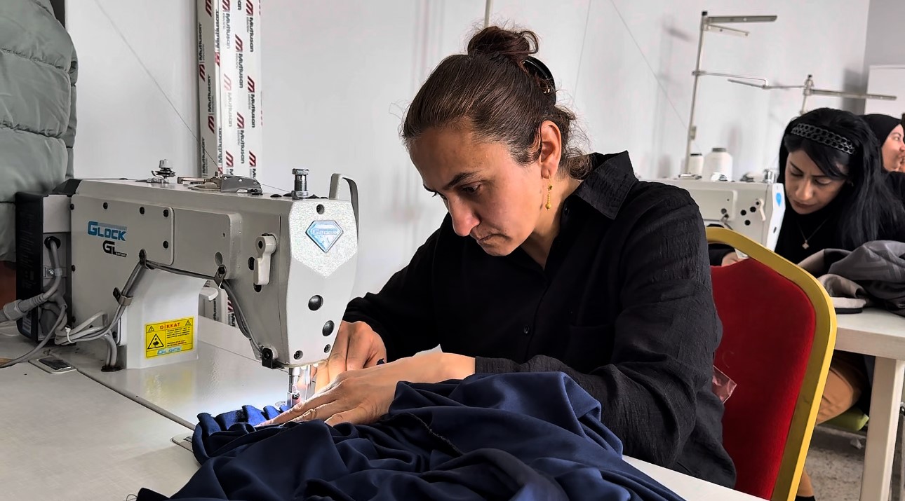 Yüksekova’da kadınlar dikiş-nakış kursuyla hem meslek ediniyor hem sosyalleşiyor 14 yuksekovada kadinlar dikis nakis kursuyla hem meslek ediniyor hem sosyallesiyor 10 4lDulcVh