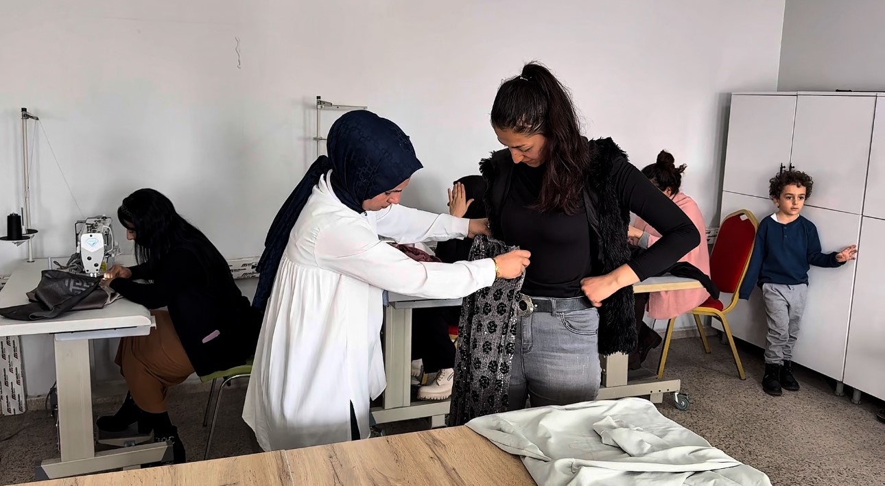 Yüksekova’da kadınlar dikiş-nakış kursuyla hem meslek ediniyor hem sosyalleşiyor 15 yuksekovada kadinlar dikis nakis kursuyla hem meslek ediniyor hem sosyallesiyor 11 3NMNN8Ej