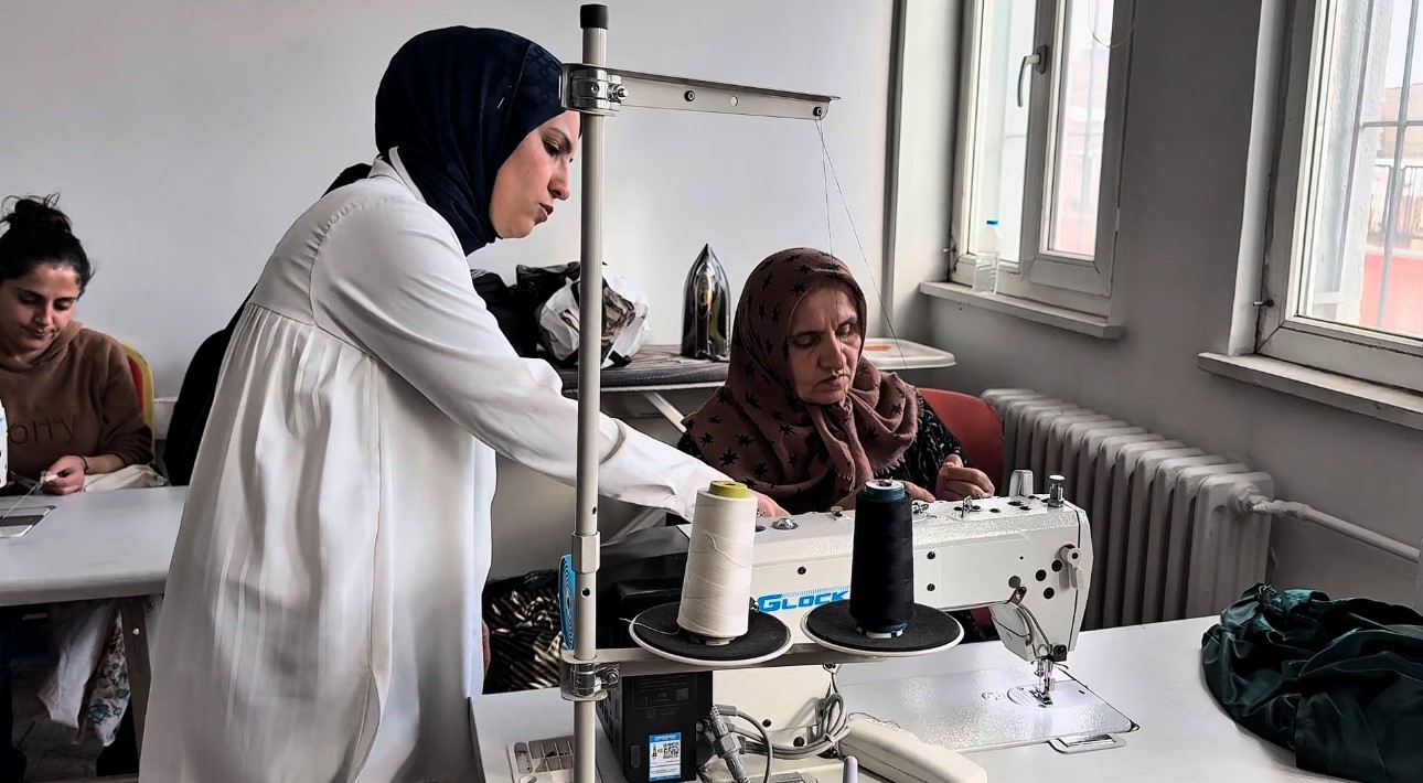 Yüksekova’da kadınlar dikiş-nakış kursuyla hem meslek ediniyor hem sosyalleşiyor 7 yuksekovada kadinlar dikis nakis kursuyla hem meslek ediniyor hem sosyallesiyor 3 zCfCV1tP