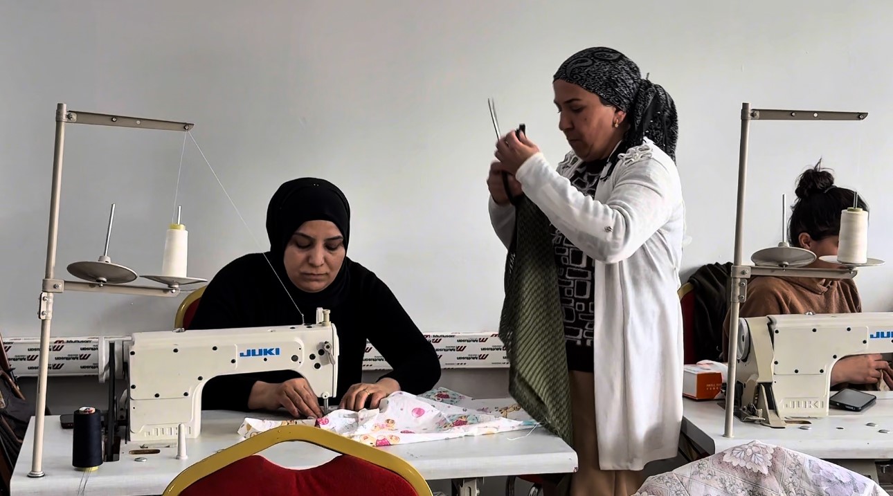 Yüksekova’da kadınlar dikiş-nakış kursuyla hem meslek ediniyor hem sosyalleşiyor 8 yuksekovada kadinlar dikis nakis kursuyla hem meslek ediniyor hem sosyallesiyor 4