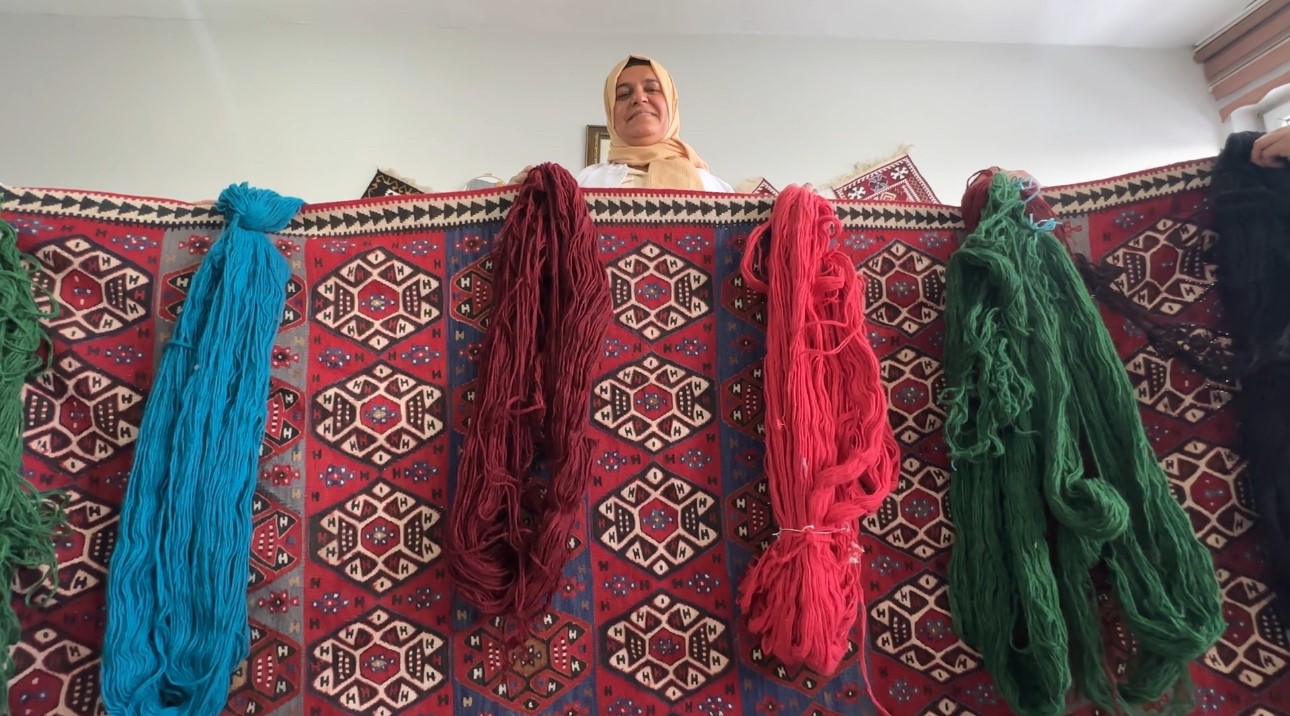 Yüksekova’da kadınların sabrı motiflere dönüşüyor: Yünün kilim yolculuğu 16 yuksekovada kadinlarin sabri motiflere donusuyor yunun kilim yolculugu 12 Ncapggnk