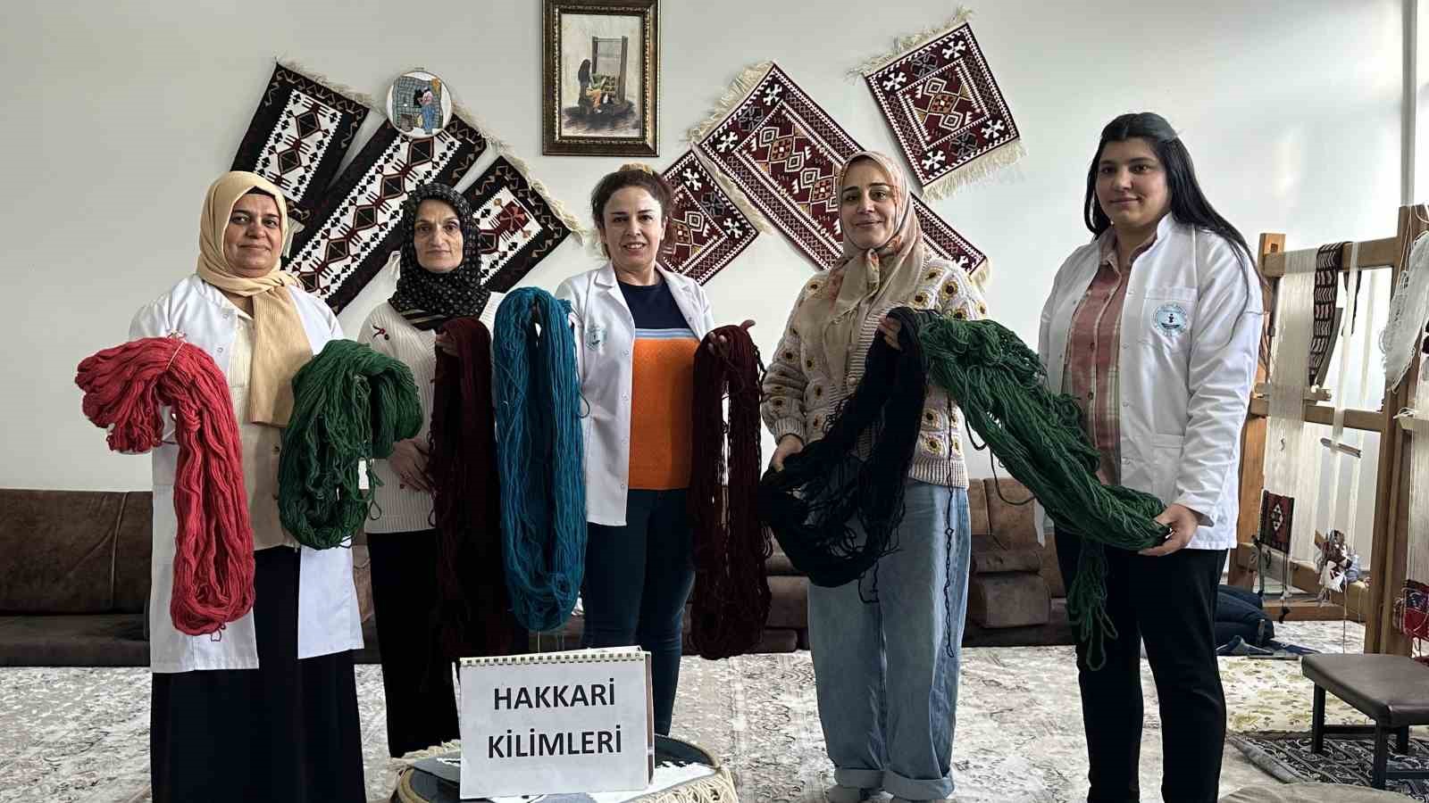 Yüksekova’da kadınların sabrı motiflere dönüşüyor: Yünün kilim yolculuğu 19 yuksekovada kadinlarin sabri motiflere donusuyor yunun kilim yolculugu 15