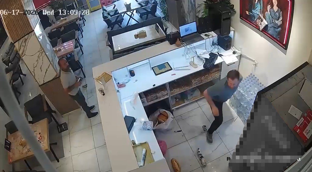 yuksekovada kafede mutfak tupu patladi olay ani kamerada 3 FaY27jL7