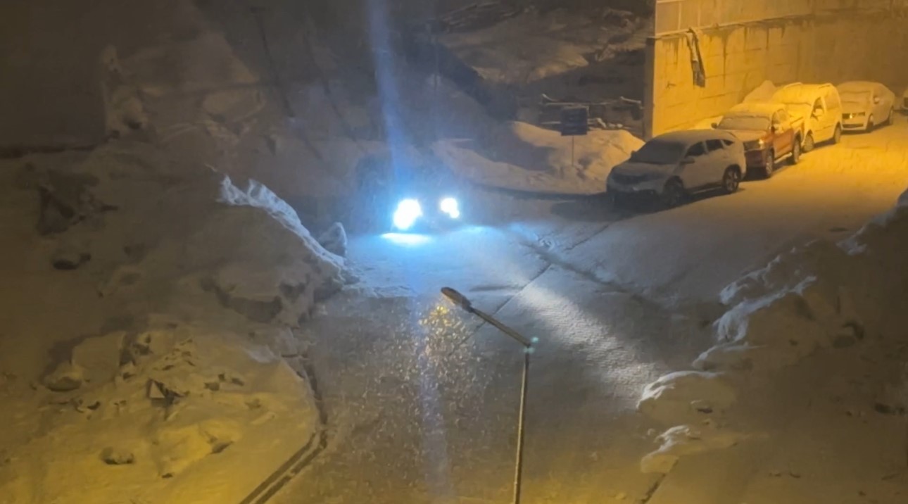 yuksekovada kar yagisi etkili oldu 1