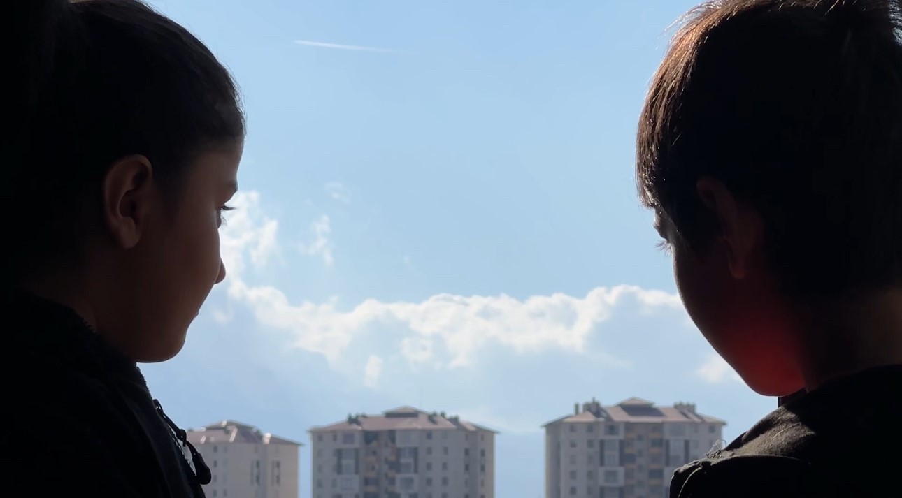 yuksekovada karli daglar ve bulutlar birlesti 0