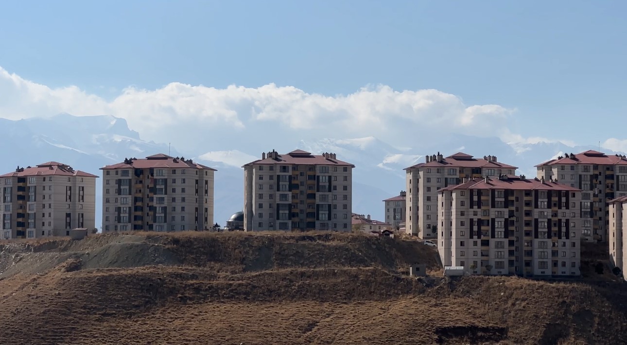 yuksekovada karli daglar ve bulutlar birlesti 5 zBBR5keS