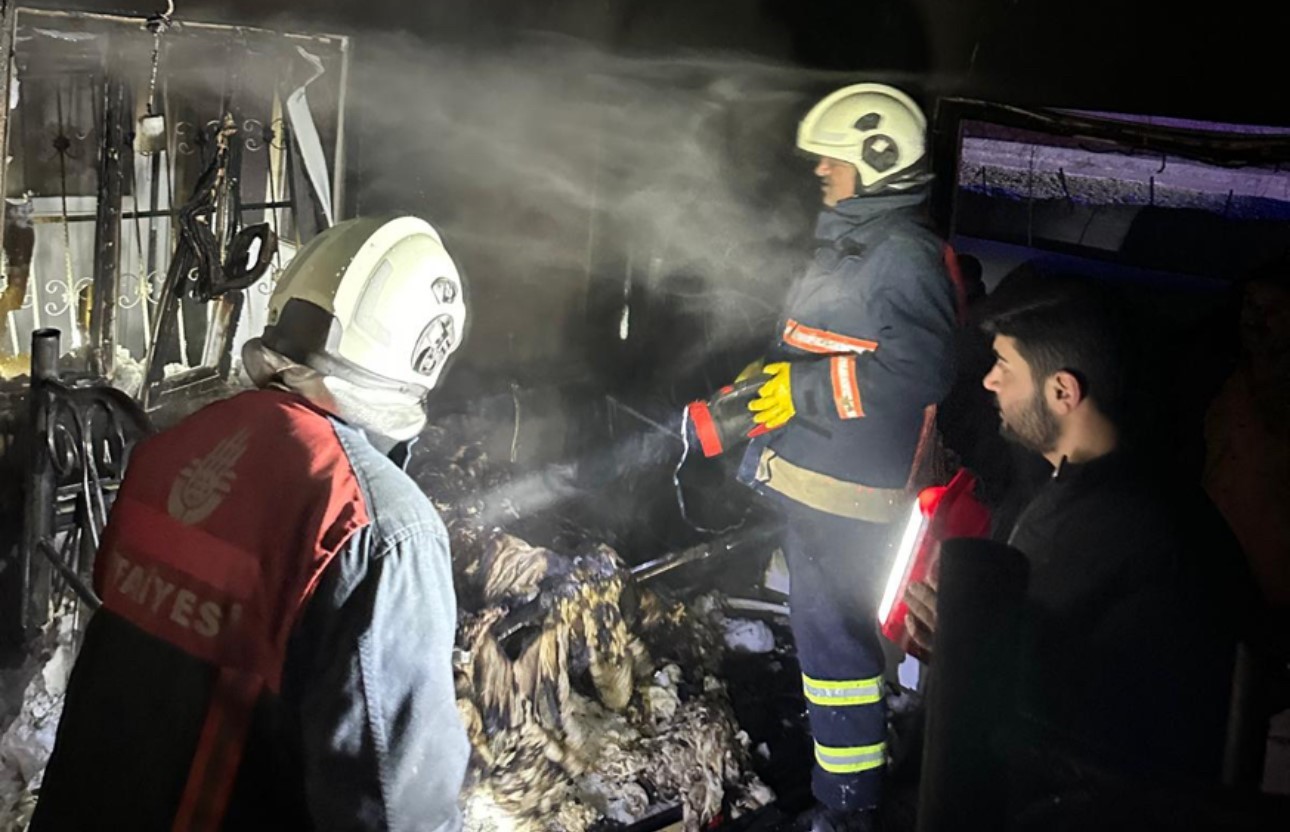 yuksekovada korkutan ev yangini 4 cocuk hastaneye kaldirildi 1 lCPycSlW