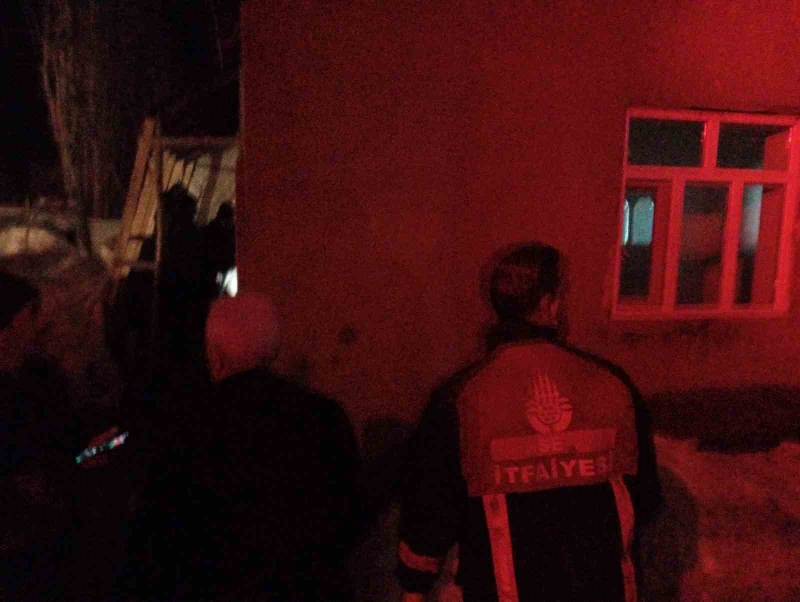 yuksekovada korkutan yangin bir aile evsiz kaldi 3