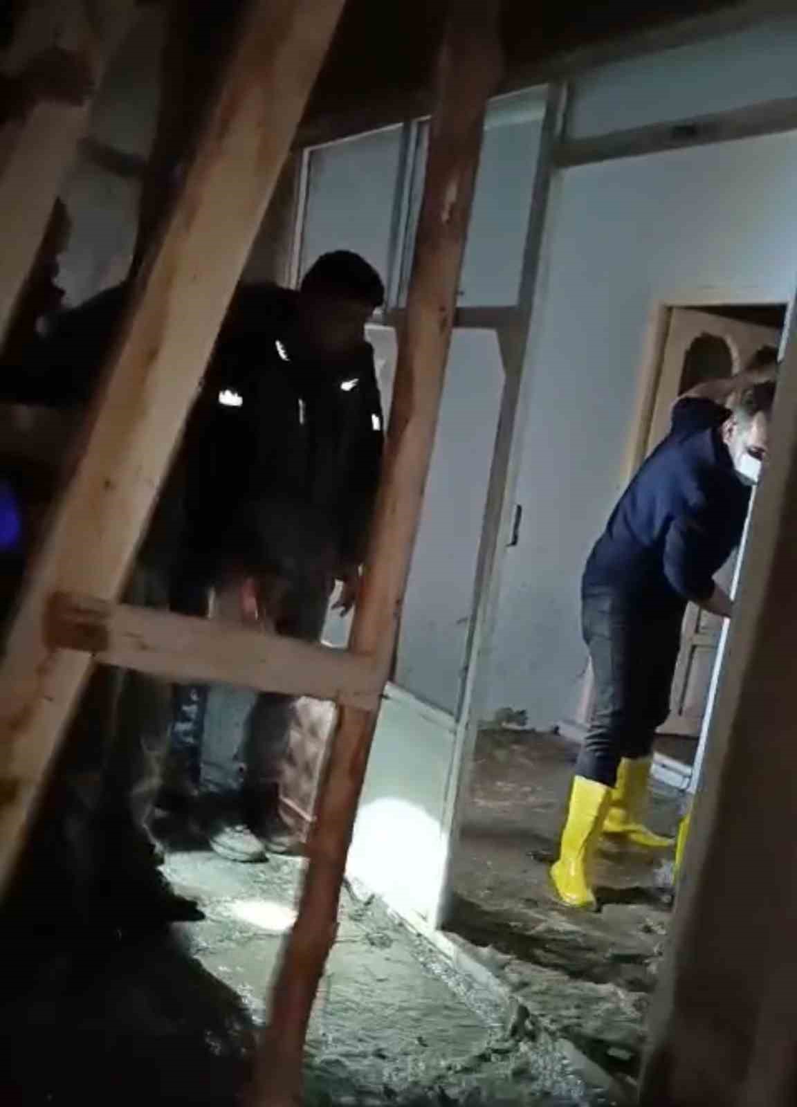 yuksekovada korkutan yangin bir aile evsiz kaldi 8 3Dby9eSL