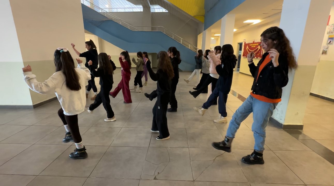 yuksekovada kultur sanat bulusmasi hakkari halayi ile egenin zeybegi bulustu 7 zkgHmFFa